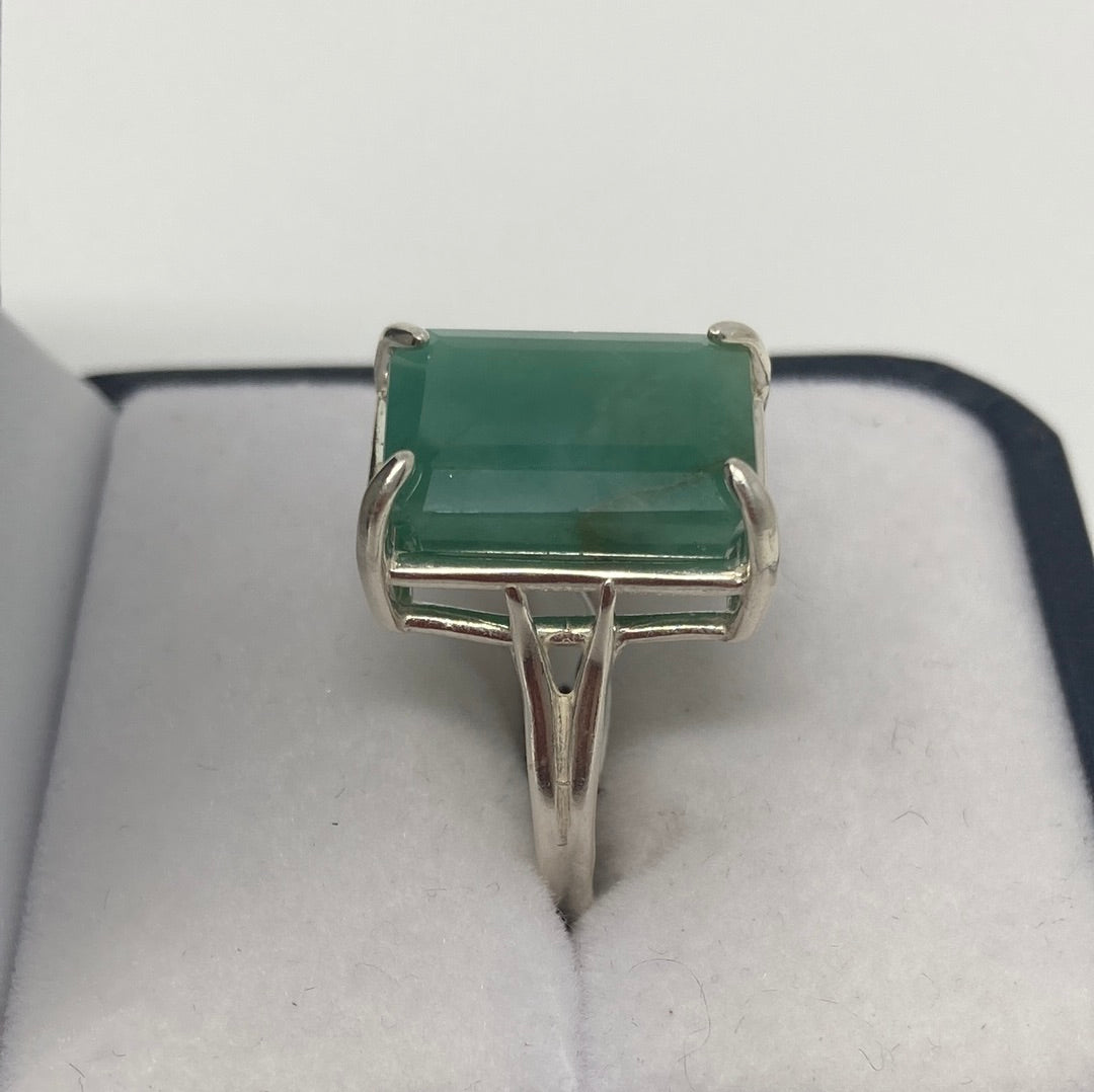 Genuine 14mm by 10 mm Exquisite Emerald Ring