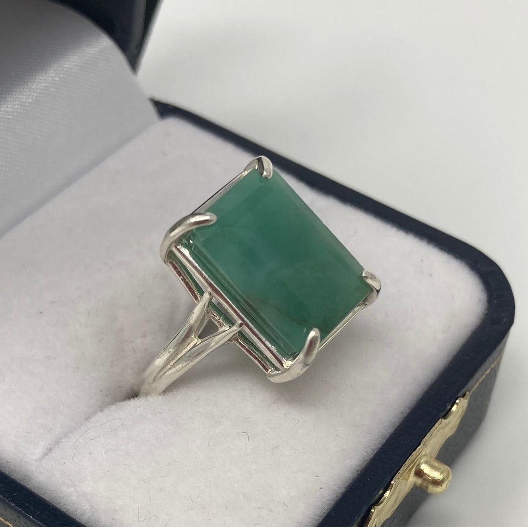 Genuine 14mm by 10 mm Exquisite Emerald Ring