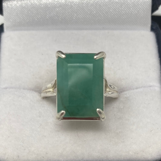 Genuine 14mm by 10 mm Exquisite Emerald Ring