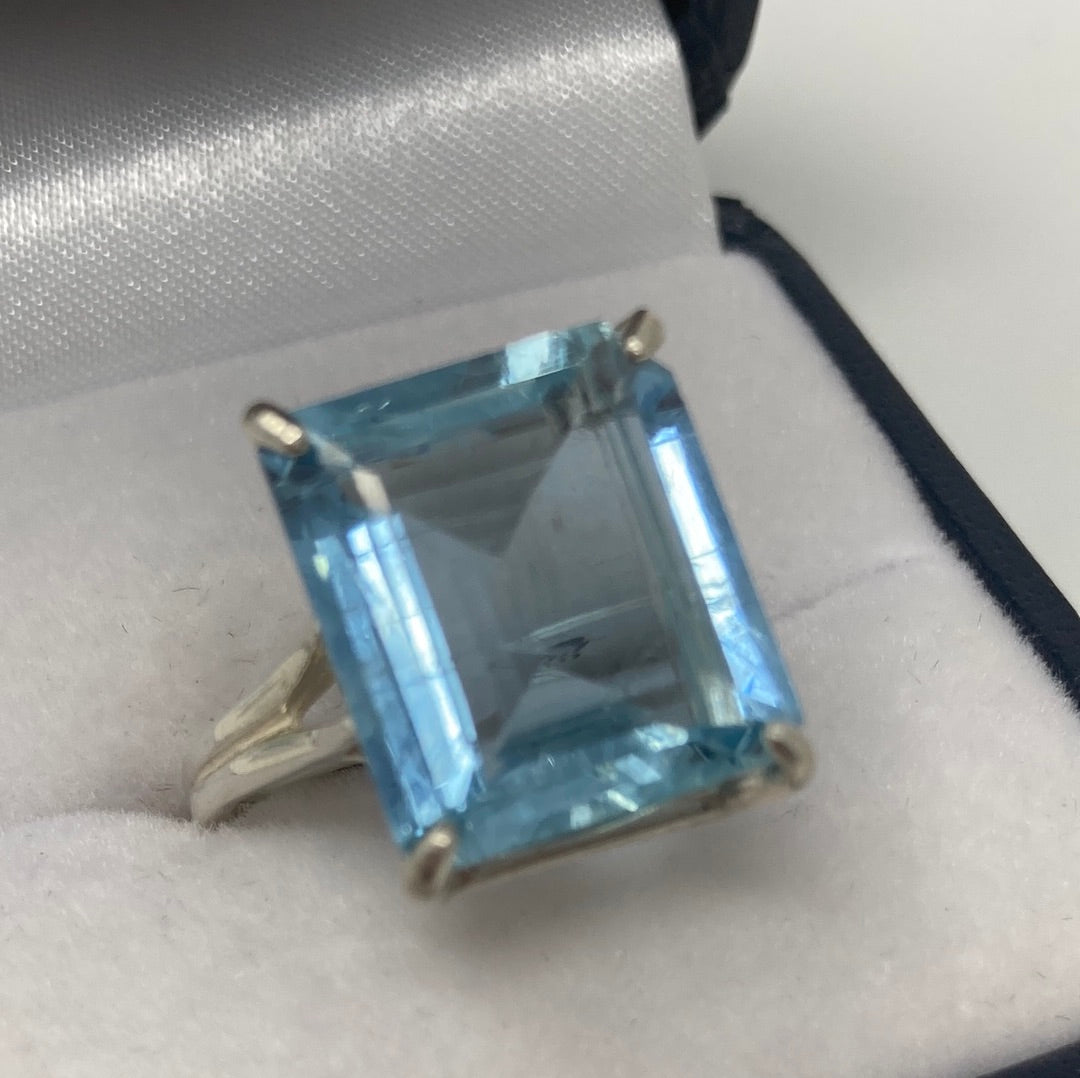 Genuine Quality Aquamarine Ring